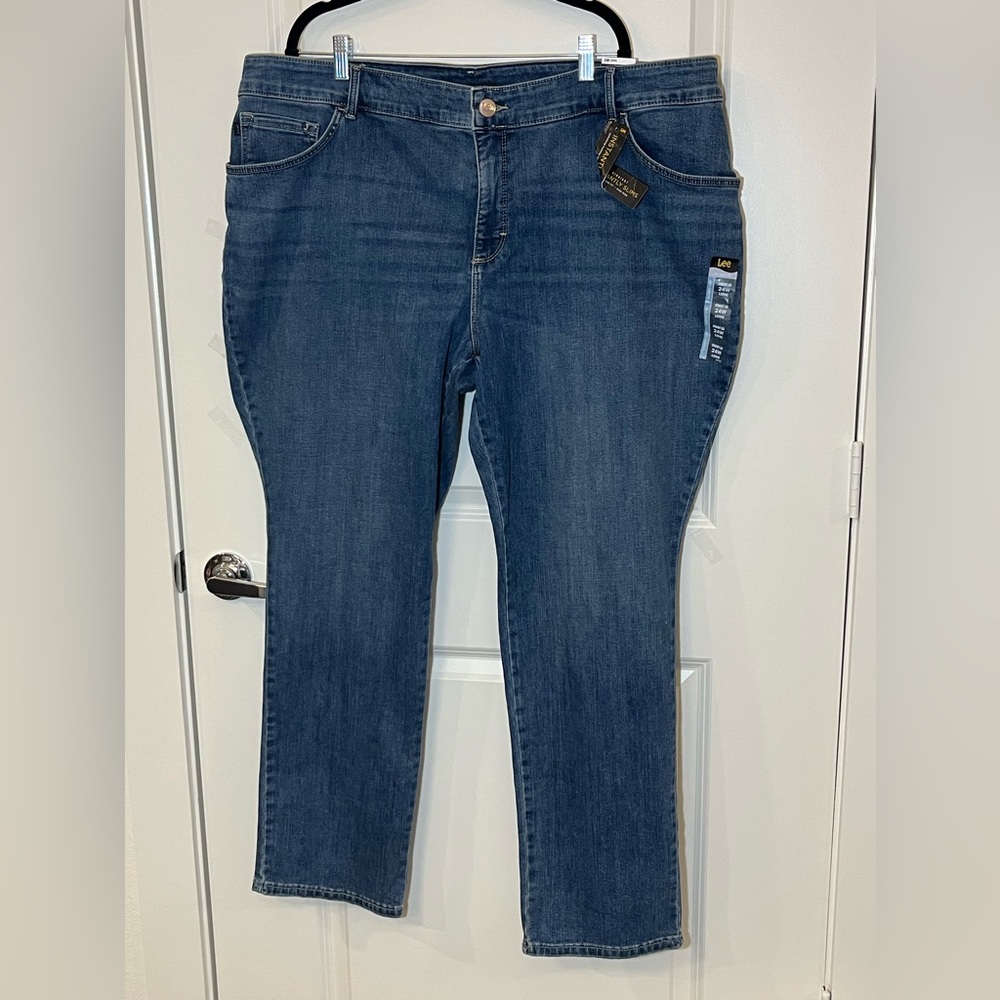 NWT Lee Women's Straight Leg Relaxed Fit High Rise Jeans Plus Size 24W Long